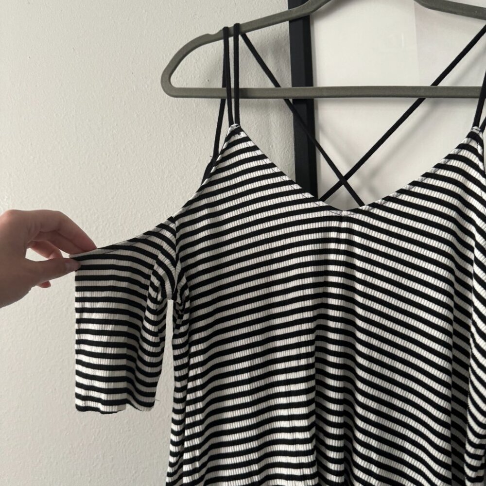 Urban Outfitters | EUC Off Shoulder Short Sleeve Crop Top in Black/White Medium - Picture 4 of 6